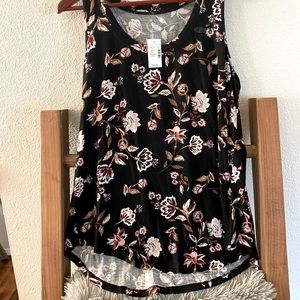 NWT Maurices v neck black floral tank